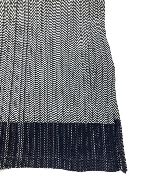 ISSEY MIYAKE FETE（イッセイミヤケフェット）ISSEY MIYAKE FETE (イッセイミヤケフェット) ハイネックプリーツカットソー グレー サイズ:2の古着・服飾アイテム