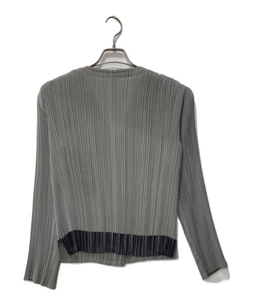 ISSEY MIYAKE FETE（イッセイミヤケフェット）ISSEY MIYAKE FETE (イッセイミヤケフェット) プリーツカーディガン グレー サイズ:2の古着・服飾アイテム