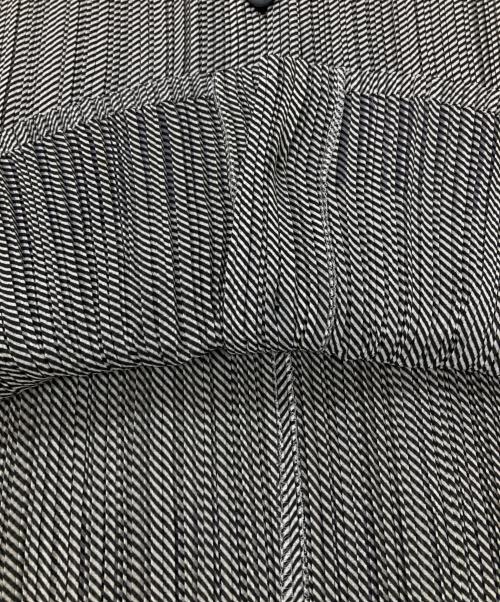 ISSEY MIYAKE FETE（イッセイミヤケフェット）ISSEY MIYAKE FETE (イッセイミヤケフェット) プリーツカーディガン グレー サイズ:2の古着・服飾アイテム