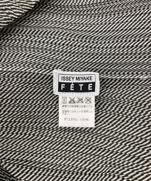 ISSEY MIYAKE FETE（イッセイミヤケフェット）ISSEY MIYAKE FETE (イッセイミヤケフェット) プリーツカーディガン グレー サイズ:2の古着・服飾アイテム