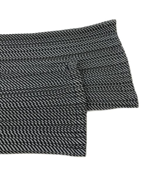 ISSEY MIYAKE FETE（イッセイミヤケフェット）ISSEY MIYAKE FETE (イッセイミヤケフェット) プリーツカーディガン グレー サイズ:2の古着・服飾アイテム