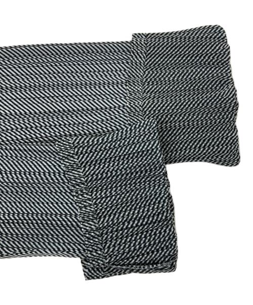 ISSEY MIYAKE FETE（イッセイミヤケフェット）ISSEY MIYAKE FETE (イッセイミヤケフェット) プリーツカーディガン グレー サイズ:2の古着・服飾アイテム