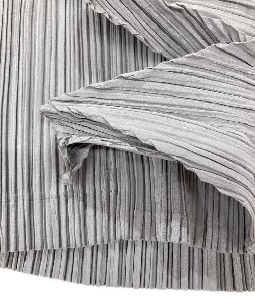 ISSEY MIYAKE FETE（イッセイミヤケフェット）ISSEY MIYAKE FETE (イッセイミヤケフェット) 装飾プリーツカーディガン グレー サイズ:3の古着・服飾アイテム