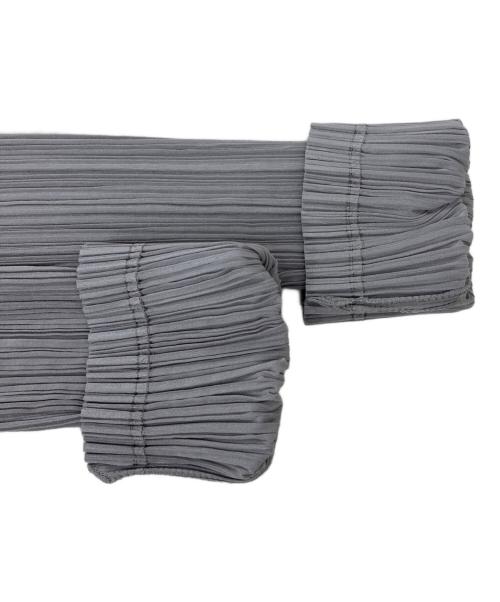 ISSEY MIYAKE FETE（イッセイミヤケフェット）ISSEY MIYAKE FETE (イッセイミヤケフェット) 装飾プリーツカーディガン グレー サイズ:3の古着・服飾アイテム