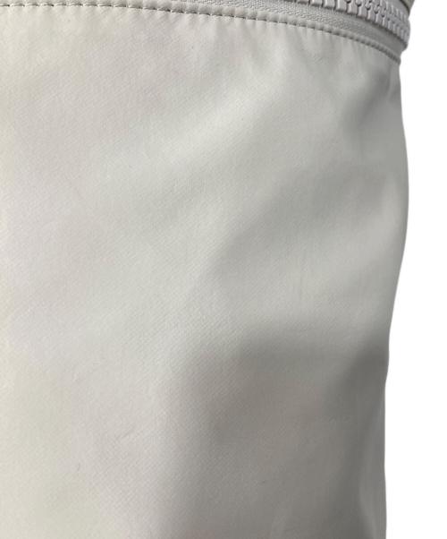 emmi（エミ）emmi (エミ) 撥水 emmiロゴマルチバックパック アイボリーの古着・服飾アイテム