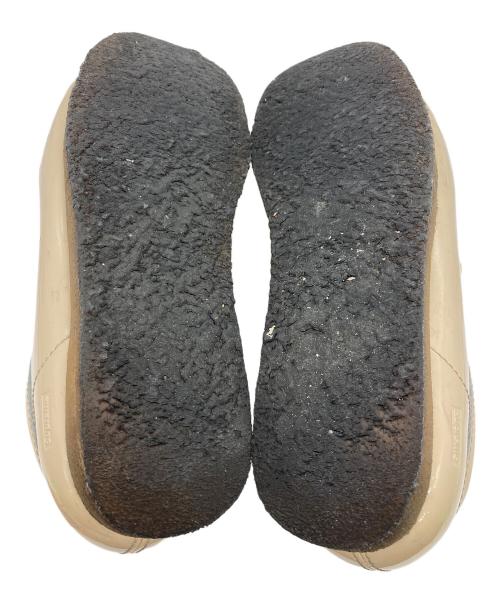 CLARKS（クラークス）CLARKS (クラークス) SUPREME (シュプリーム) ローカットスニーカー/Patent Leather Wallabee / パテントレザーワラビー ベージュ サイズ:25.5cmの古着・服飾アイテム