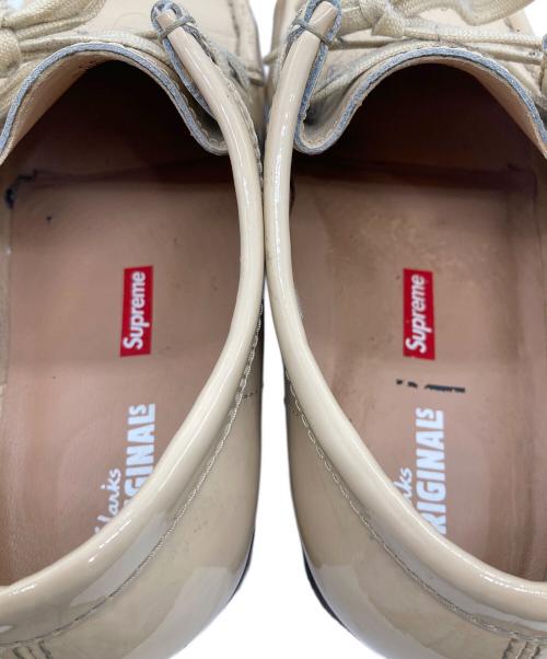 CLARKS（クラークス）CLARKS (クラークス) SUPREME (シュプリーム) ローカットスニーカー/Patent Leather Wallabee / パテントレザーワラビー ベージュ サイズ:25.5cmの古着・服飾アイテム