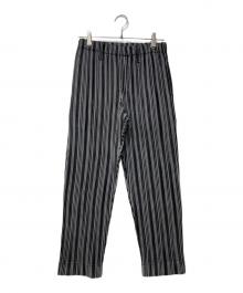 HOMME PLISSE ISSEY MIYAKE（オム プリッセ イッセイ ミヤケ）の古着「カラミ織りプリーツストレートパンツ」｜ブラック