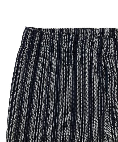 HOMME PLISSE ISSEY MIYAKE（オム プリッセ イッセイ ミヤケ）HOMME PLISSE ISSEY MIYAKE (オム プリッセ イッセイ ミヤケ) カラミ織りプリーツストレートパンツ ブラック サイズ:１の古着・服飾アイテム