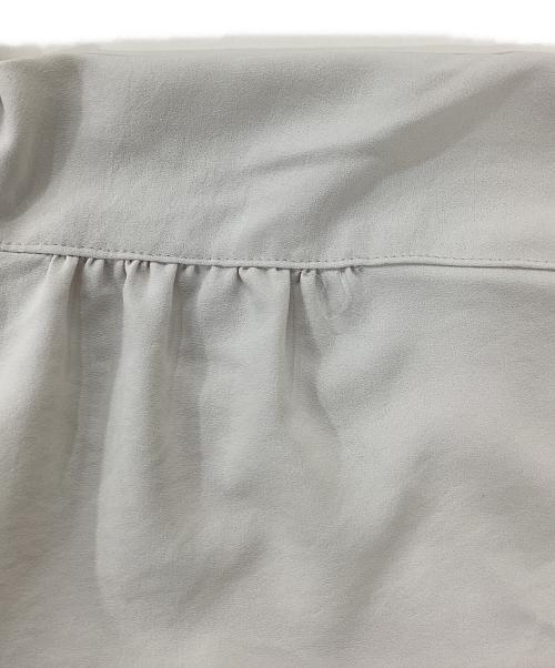 LAUTRE AMONT（ロートレアモン）LAUTRE AMONT (ロートレアモン) 【ラクする美人服】スキッパーブラウス ベージュ サイズ:38の古着・服飾アイテム