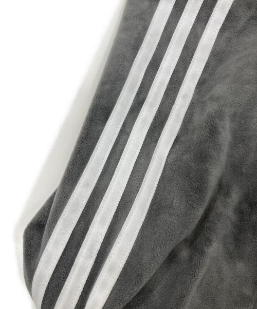 adidas（アディダス）adidas (アディダス) トラックジャケット/ベルベット オーバーサイズ トラックトップ グレー サイズ:Lの古着・服飾アイテム