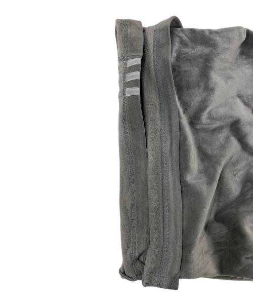 adidas（アディダス）adidas (アディダス) トラックパンツ/ベルベット ルーズ トラックパンツ グレー サイズ:XLの古着・服飾アイテム