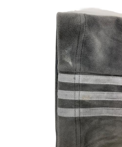 adidas（アディダス）adidas (アディダス) トラックパンツ/ベルベット ルーズ トラックパンツ グレー サイズ:XLの古着・服飾アイテム