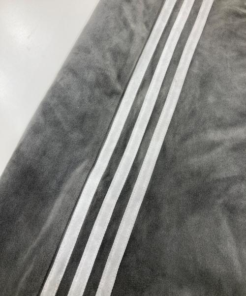 adidas（アディダス）adidas (アディダス) トラックパンツ/ベルベット ルーズ トラックパンツ グレー サイズ:XLの古着・服飾アイテム