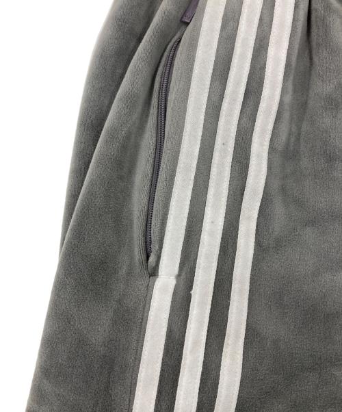 adidas（アディダス）adidas (アディダス) トラックパンツ/ベルベット ルーズ トラックパンツ グレー サイズ:XLの古着・服飾アイテム