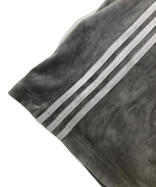 adidas（アディダス）adidas (アディダス) トラックパンツ/ベルベット ルーズ トラックパンツ グレー サイズ:XLの古着・服飾アイテム