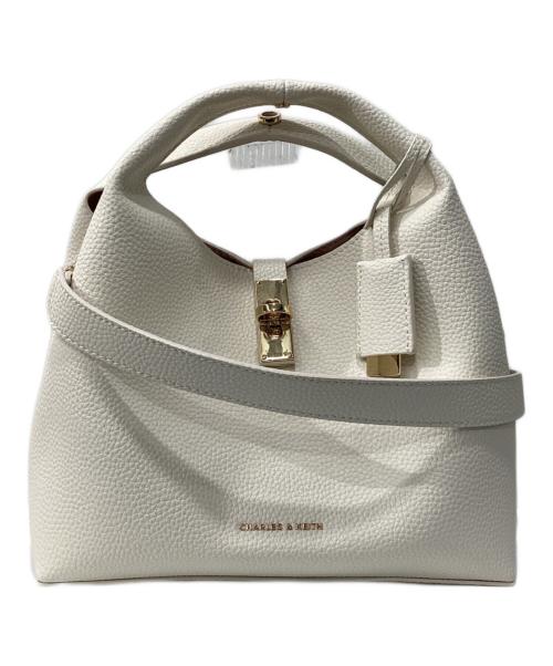 CHARLES & KEITH（チャールズアンドキース）CHARLES & KEITH (チャールズアンドキース) CHANCEメタリックアクセントバケットバッグ ホワイトの古着・服飾アイテム