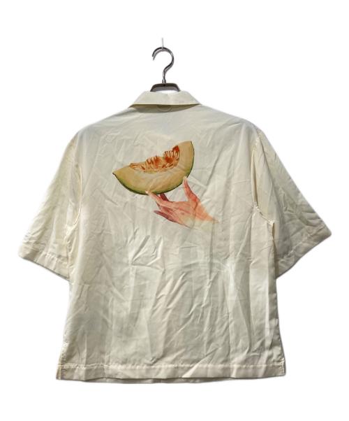 NIKE（ナイキ）NIKE (ナイキ) LOOSE FIT バックプリント S/S シャツ アイボリー サイズ:Sの古着・服飾アイテム