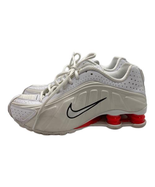 NIKE（ナイキ）NIKE (ナイキ) ローカットスニーカー/NIKE W SHOX R4 ホワイト サイズ:25の古着・服飾アイテム
