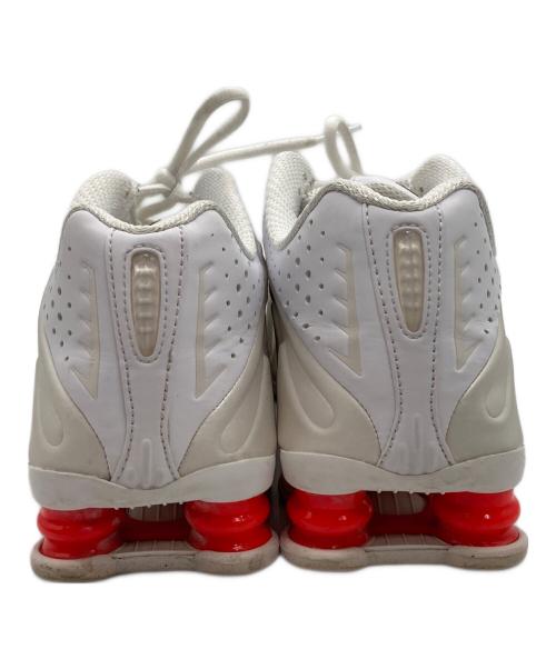 NIKE（ナイキ）NIKE (ナイキ) ローカットスニーカー/NIKE W SHOX R4 ホワイト サイズ:25の古着・服飾アイテム