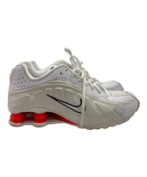 NIKE（ナイキ）NIKE (ナイキ) ローカットスニーカー/NIKE W SHOX R4 ホワイト サイズ:25の古着・服飾アイテム