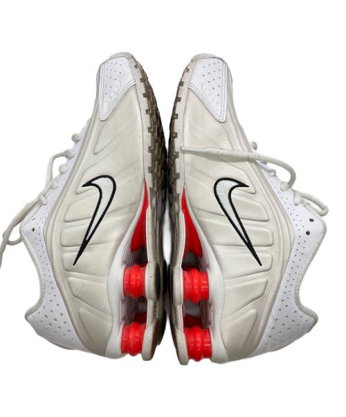NIKE（ナイキ）NIKE (ナイキ) ローカットスニーカー/NIKE W SHOX R4 ホワイト サイズ:25の古着・服飾アイテム