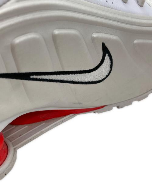 NIKE（ナイキ）NIKE (ナイキ) ローカットスニーカー/NIKE W SHOX R4 ホワイト サイズ:25の古着・服飾アイテム
