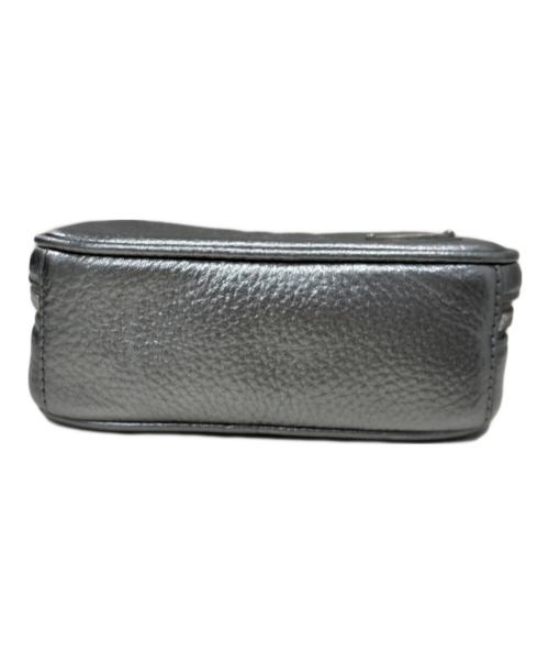 LACOSTE（ラコステ）LACOSTE (ラコステ) ショルダーバッグ/オリジンクロコ トップグレインレザースクエアショルダーバッグ シルバーの古着・服飾アイテム