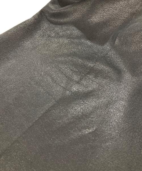 JOHN LAWRENCE SULLIVAN（ジョン ローレンス サリバン）JOHN LAWRENCE SULLIVAN (ジョン ローレンス サリバン) フェイクレザーパンツ/GRADATION FLOC PRINTED DENIM 5POCKET ブラック サイズ:42の古着・服飾アイテム