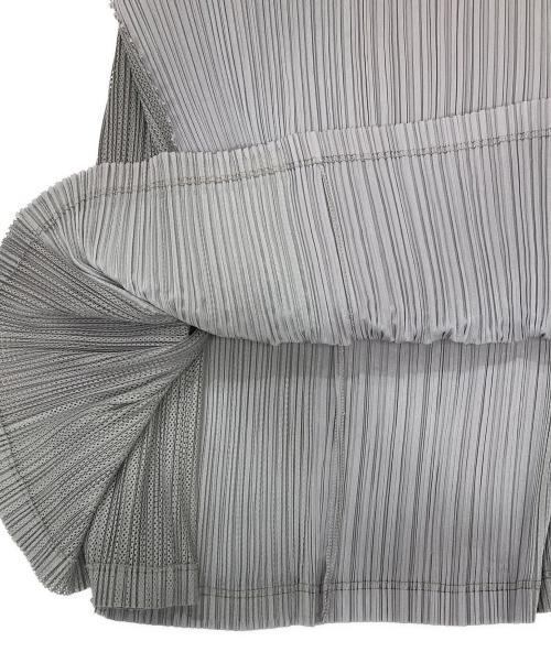 ISSEY MIYAKE FETE（イッセイミヤケフェット）ISSEY MIYAKE FETE (イッセイミヤケフェット) プリーツスカート グレー サイズ:3の古着・服飾アイテム