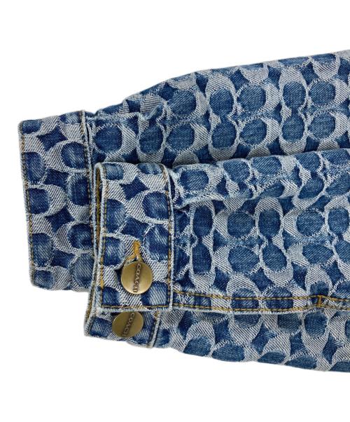 COACH（コーチ）COACH (コーチ) オール オーバー シグネチャー ジャガード デニム トラッカージャケット インディゴ サイズ:Mの古着・服飾アイテム