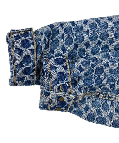 COACH（コーチ）COACH (コーチ) オール オーバー シグネチャー ジャガード デニム トラッカージャケット インディゴ サイズ:Mの古着・服飾アイテム