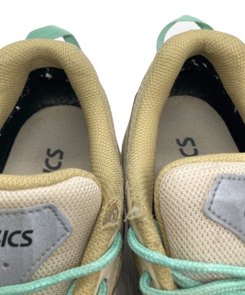 asics（アシックス）asics (アシックス) ローカットスニーカー カーキ サイズ:US8.5の古着・服飾アイテム