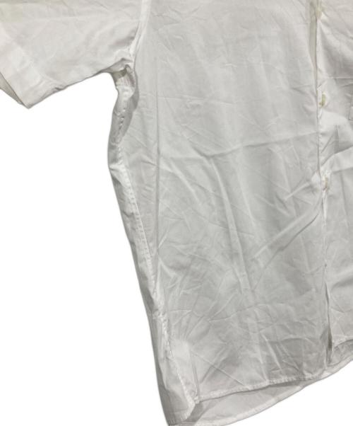 CDG（シーディージー）CDG (シーディージー) ロゴプリントシャツ ホワイト サイズ:Sの古着・服飾アイテム