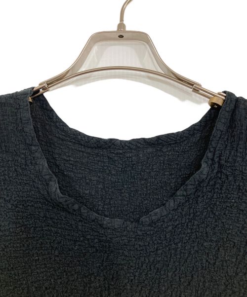 me ISSEY MIYAKE（ミーイッセイ ミヤケ）me ISSEY MIYAKE (ミーイッセイ ミヤケ) シャーリングカットソー ブラック サイズ:実寸参照の古着・服飾アイテム