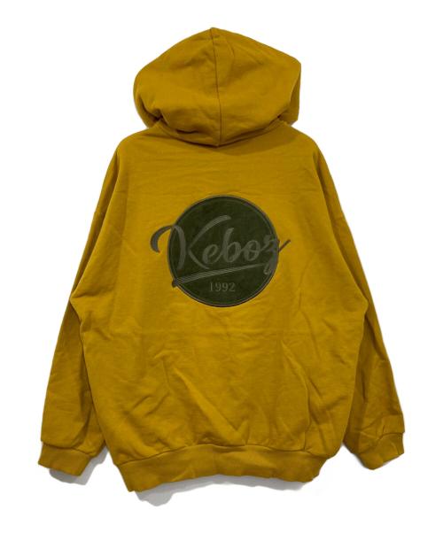 KEBOZ（ケボズ）KEBOZ (ケボズ) バッグ刺繍ロゴパーカー イエロー サイズ:Lの古着・服飾アイテム