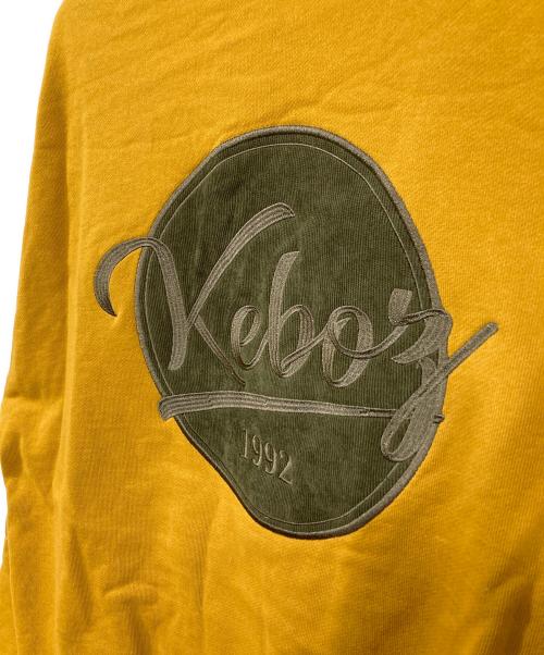 KEBOZ（ケボズ）KEBOZ (ケボズ) バッグ刺繍ロゴパーカー イエロー サイズ:Lの古着・服飾アイテム