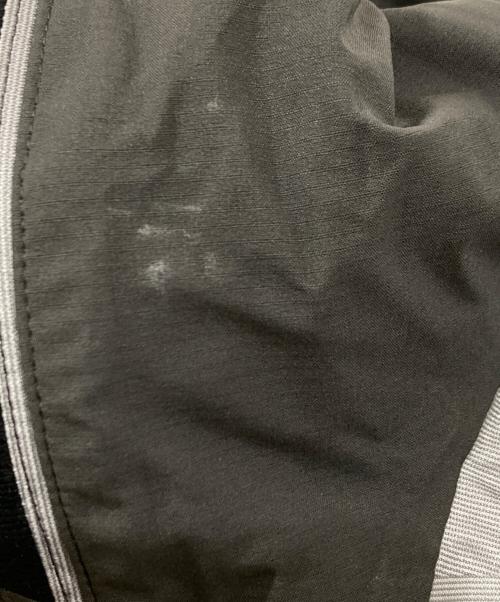 MOUNTAIN HARD WEAR（マウンテンハードウェア）MOUNTAIN HARD WEAR (マウンテンハードウェア) マウンテンパーカー グレー サイズ:Sの古着・服飾アイテム