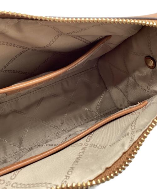 MICHAEL KORS（マイケル・コース）MICHAEL KORS (マイケルコース) ハリソンラージロゴクロスボディバッグ ホワイト×ブラウンの古着・服飾アイテム