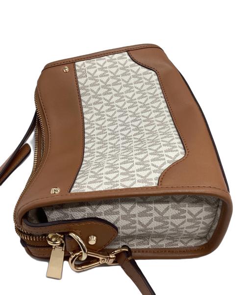 MICHAEL KORS（マイケル・コース）MICHAEL KORS (マイケルコース) ハリソンラージロゴクロスボディバッグ ホワイト×ブラウンの古着・服飾アイテム