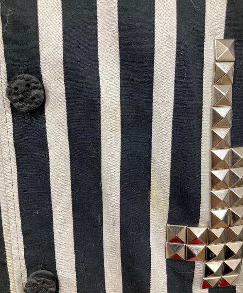 COMME des GARCONS HOMME PLUS（コムデギャルソンオムプリュス）COMME des GARCONS HOMME PLUS (コムデギャルソンオムプリュス) 13SSスタッズストライプシャツ ホワイト×ブラック サイズ:Ｓの古着・服飾アイテム