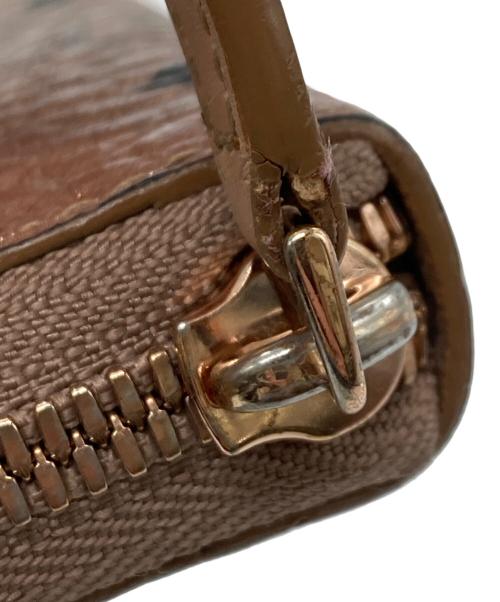 MCM（エムシーエム）MCM (エムシーエム) ラウンドファスナー長財布 ゴールドの古着・服飾アイテム