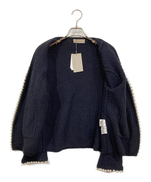 JUSGLITTY（ジャスグリッティー）JUSGLITTY (ジャスグリッティー) パール付ニットジャケット ネイビー サイズ:2 未使用品の古着・服飾アイテム