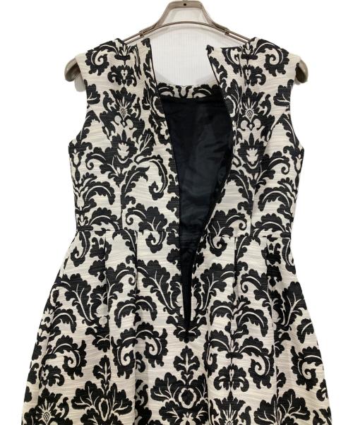 Diagram GRACE CONTINENTAL（ダイアグラム グレースコンチネンタル）Diagram GRACE CONTINENTAL (ダイアグラム グレースコンチネンタル) ジャガードノースリーブワンピース ブラック×ホワイト サイズ:38の古着・服飾アイテム