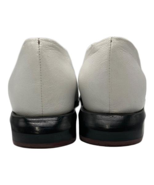 yuko imanishi+（ユウコイマニシプラス）YUKO IMANISHI+ (ユウコイマニシプラス) スクエアトゥアシメサンダル ホワイト サイズ:37の古着・服飾アイテム