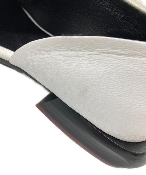 yuko imanishi+（ユウコイマニシプラス）YUKO IMANISHI+ (ユウコイマニシプラス) スクエアトゥアシメサンダル ホワイト サイズ:37の古着・服飾アイテム