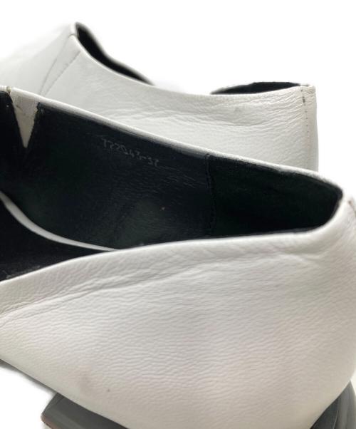 yuko imanishi+（ユウコイマニシプラス）YUKO IMANISHI+ (ユウコイマニシプラス) スクエアトゥアシメサンダル ホワイト サイズ:37の古着・服飾アイテム