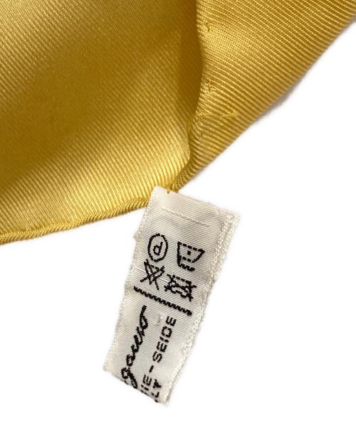 Salvatore Ferragamo（サルヴァトーレ フェラガモ）Salvatore Ferragamo (サルヴァトーレ フェラガモ) 花柄シルクスカーフ イエロー×ネイビーの古着・服飾アイテム