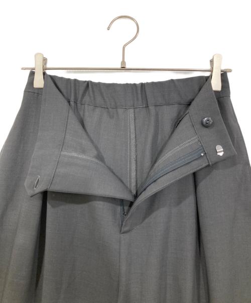 forme（フォルメ）forme (フォルメ) CURVED PANTS グレー サイズ:１の古着・服飾アイテム