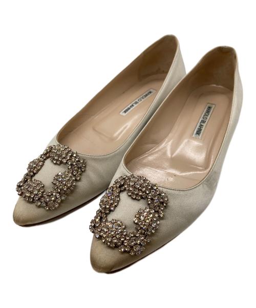 Manolo Blahnik（マノロブラニク）Manolo Blahnik (マノロブラニク) ビジューサテンパンプス ベージュ サイズ:37の古着・服飾アイテム